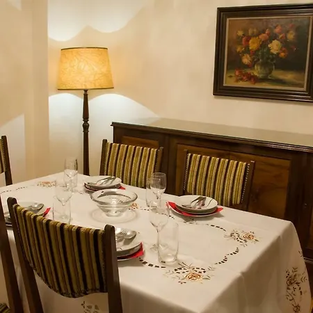 Center Vintage 2br Apt. With Valet Parking *