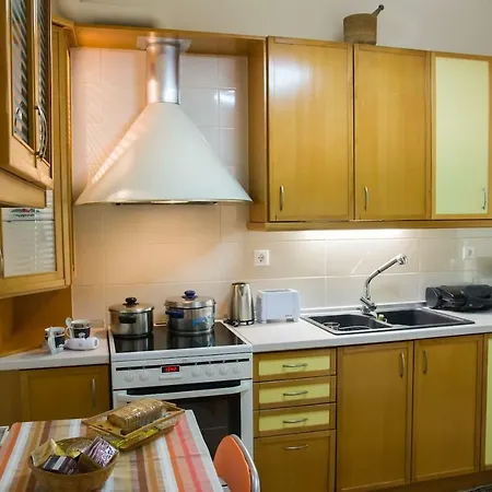 Center Vintage 2br Apt. With Valet Parking 塞萨洛尼基
