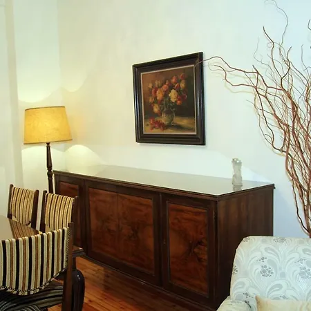 公寓 Center Vintage 2br Apt. With Valet Parking *