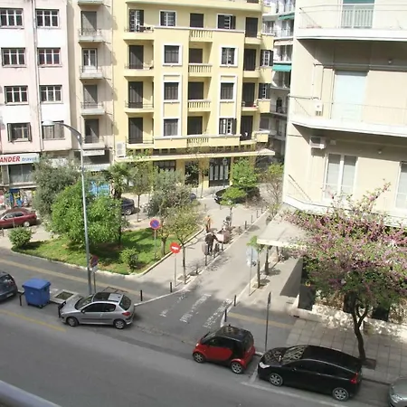 Center Vintage 2br Apt. With Valet Parking Apartment *