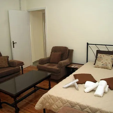 Center Vintage 2br Apt. With Valet Parking Apartment